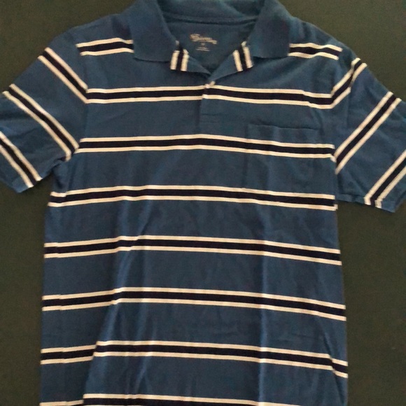 Short sleeved pullover shirt. - Picture 2 of 2